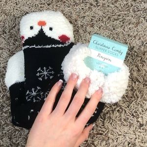 NWT‼️ Christmas Comfy Slipper Socks - Penguin